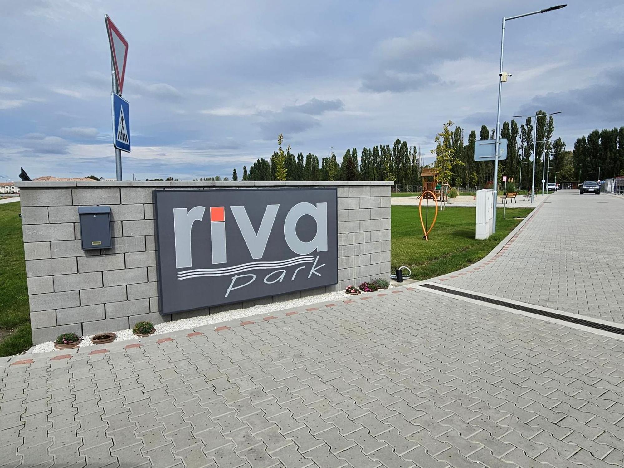 Harmonia Riva Apartman B11 Dunajska Streda Exterior photo